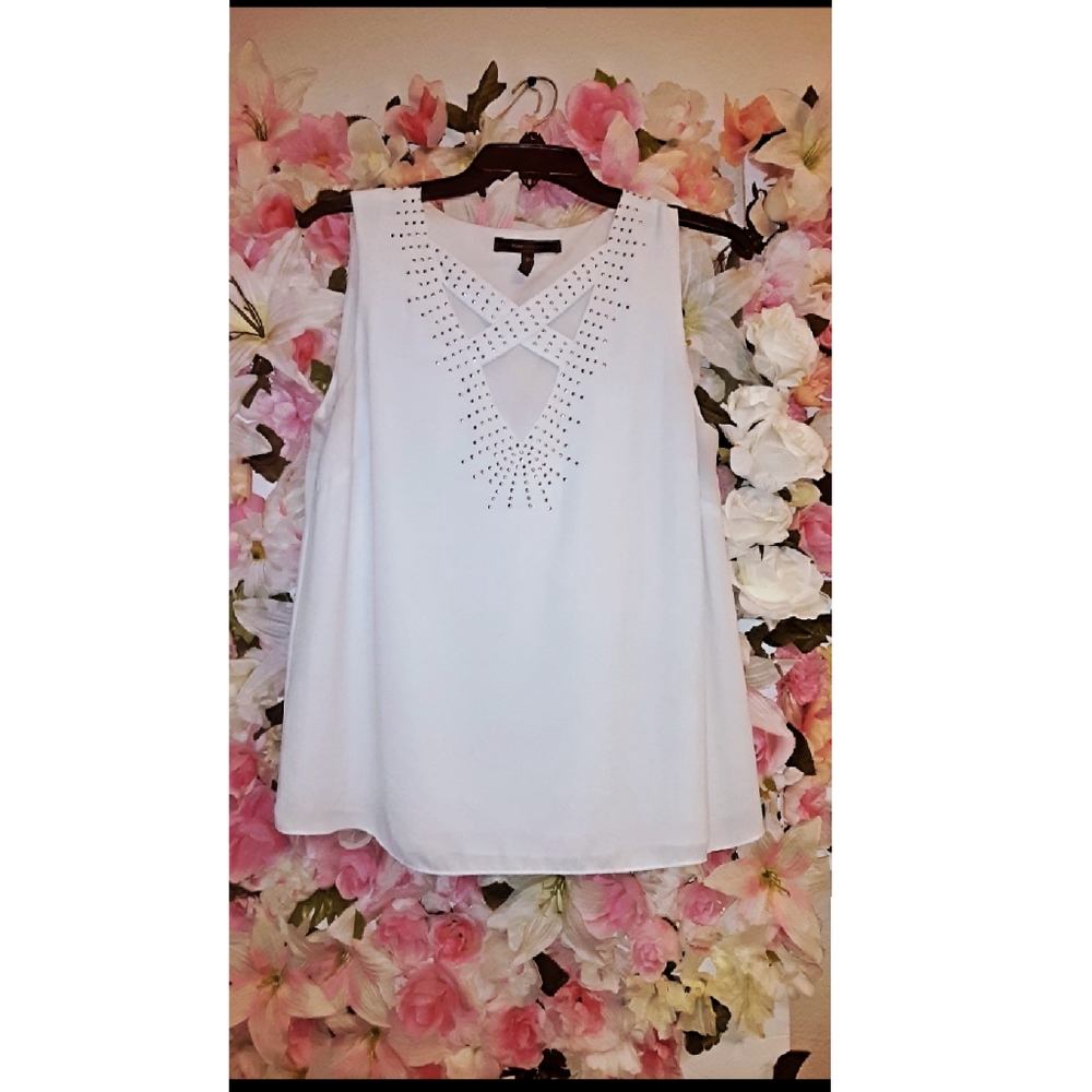 Bcbgmaxazria white top